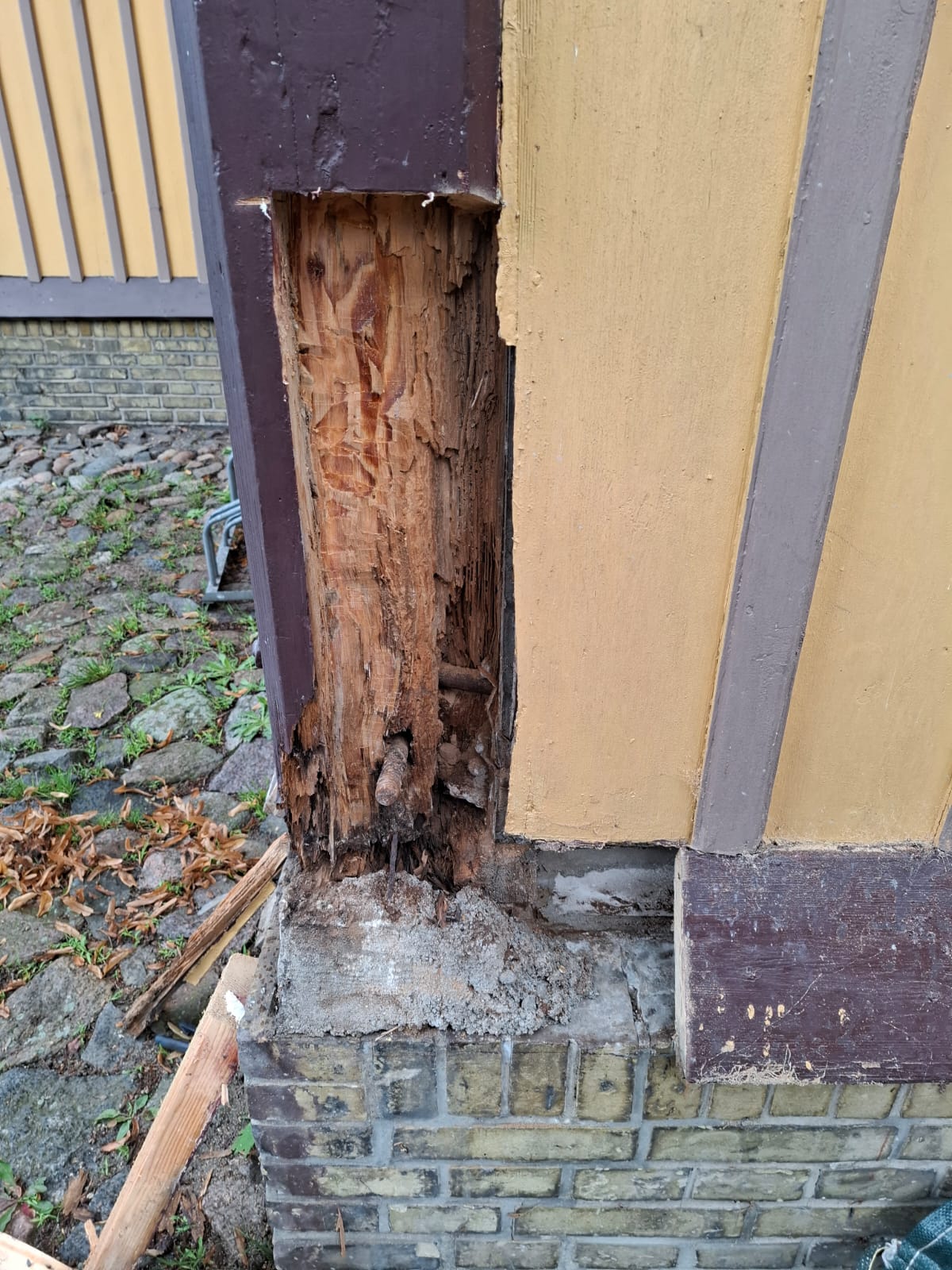 Sch&auml;den am tragenden Balken